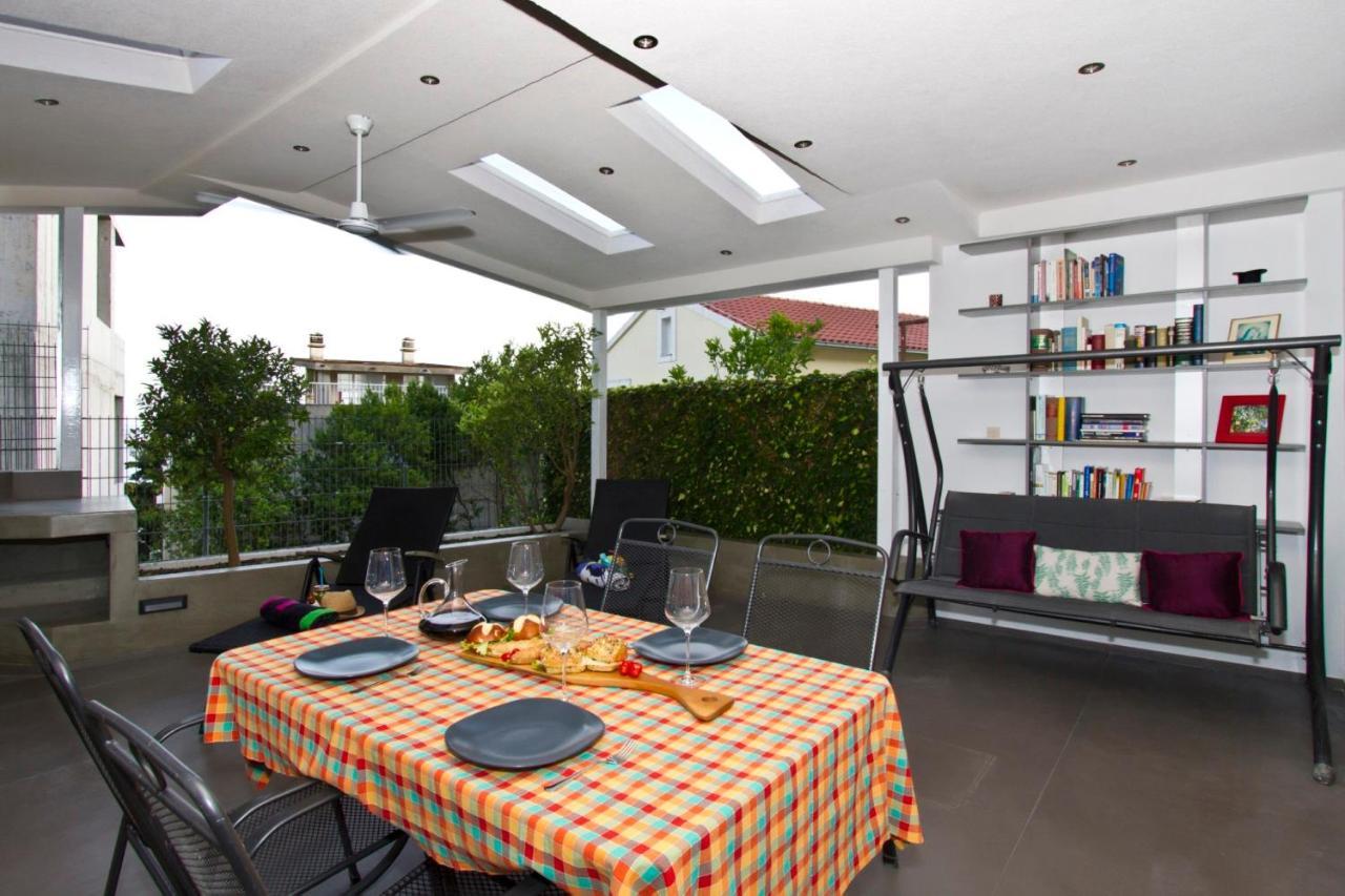 Luxury With Roofed Patio Near & Center *