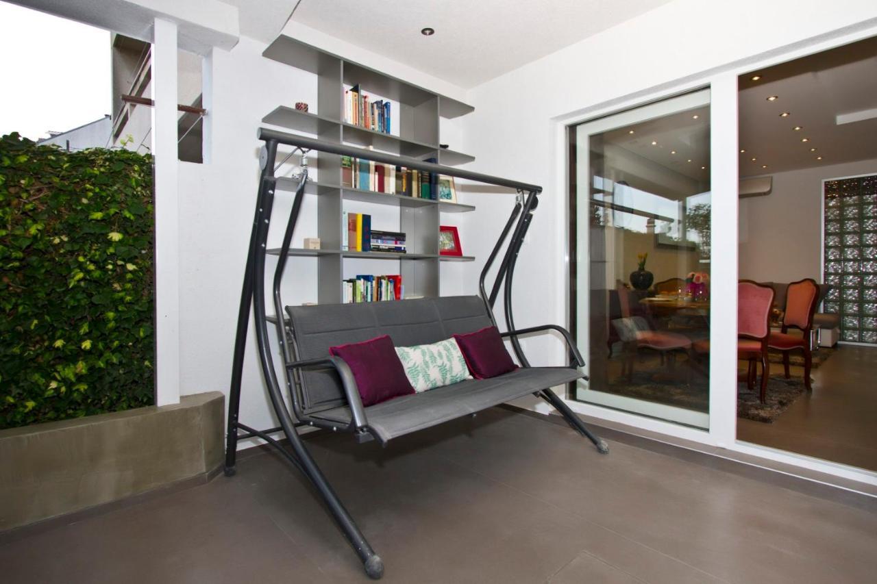 Apartment Luxury With Roofed Patio Near & Center Split