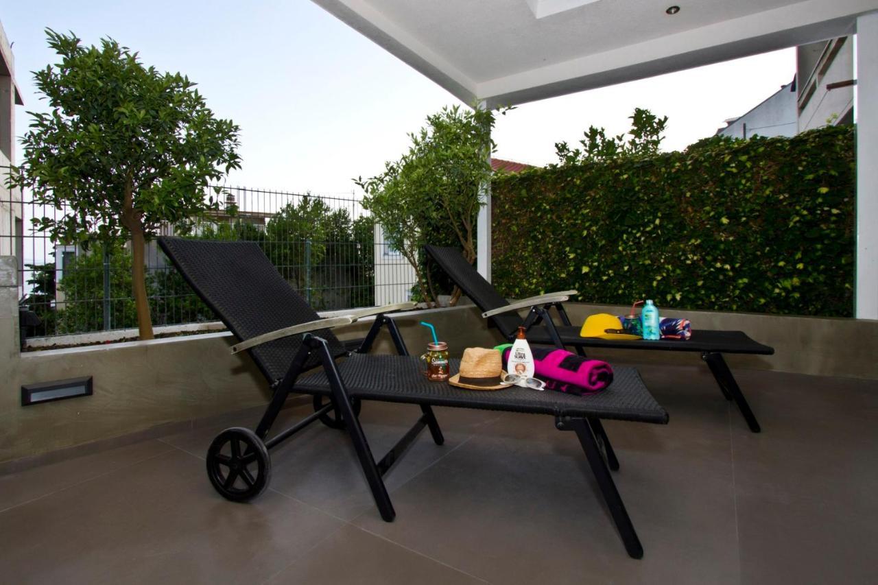 Luxury With Roofed Patio Near & Center Apartament